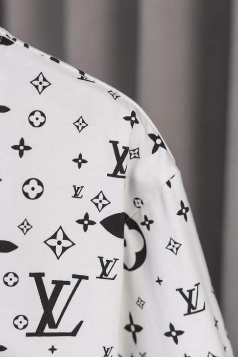 Picture of Louis Vuitton T Shirts Short _SKULVM-3XLjhtxS0248469